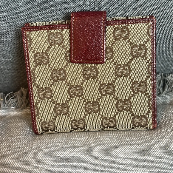 EUC Gucci compact wallet - Picture 2 of 9